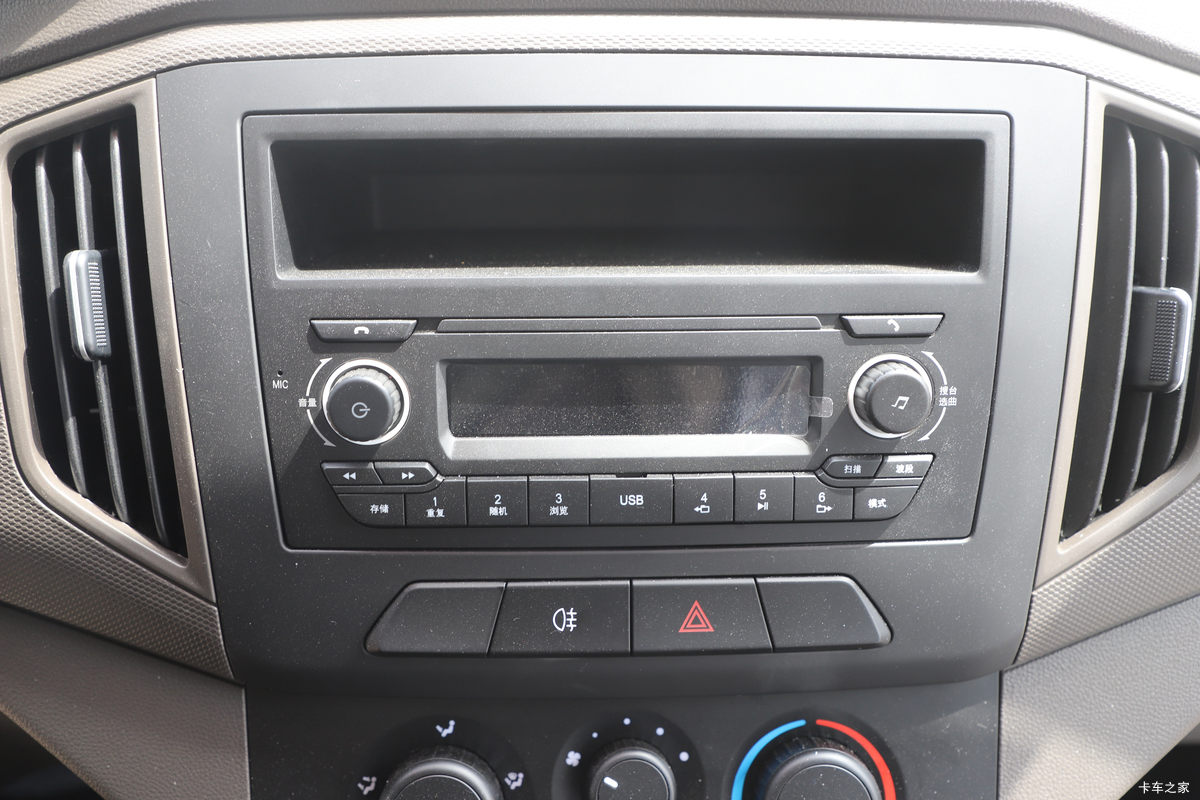 ���� �ٹ��¿� ������ 2L 136���� ���� 2.6��˫������΢��(��˫̥)(LZW1030SLGHUB)��ʻ��                                               