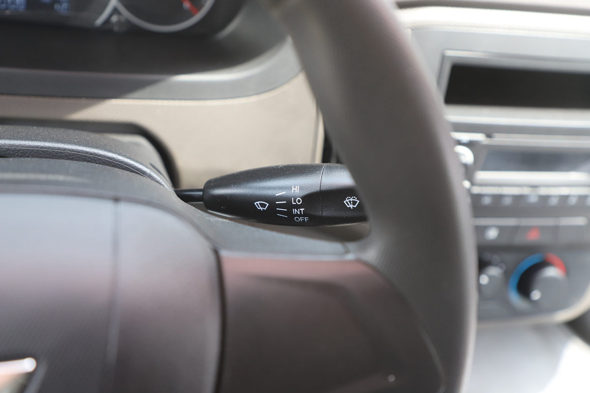 ���� �ٹ��¿� ������ 2L 136���� ���� 2.6��˫������΢��(��˫̥)(LZW1030SLGHUB)��ʻ��                                               