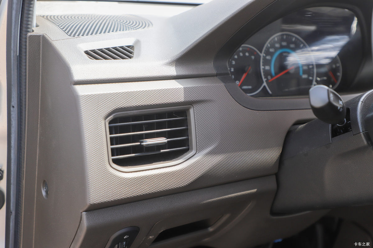 ���� �ٹ��¿� ������ 2L 136���� ���� 2.6��˫������΢��(��˫̥)(LZW1030SLGHUB)��ʻ��                                               