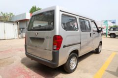 五菱之光 实用型 7座 102马力 1.5L面包车