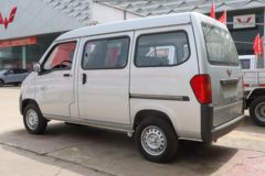 五菱之光 实用型 7座 102马力 1.5L面包车