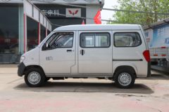 五菱之光 实用型 7座 102马力 1.5L面包车
