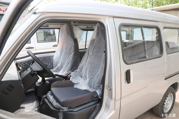 五菱之光载货车货箱尺寸增至2.5米,更大装货空间