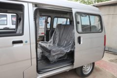 五菱之光 实用型 7座 102马力 1.5L面包车