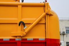 上汽红岩 杰豹 350马力 8X4 污泥运输车(华威驰乐牌)(SGZ5311GWNCQ6)