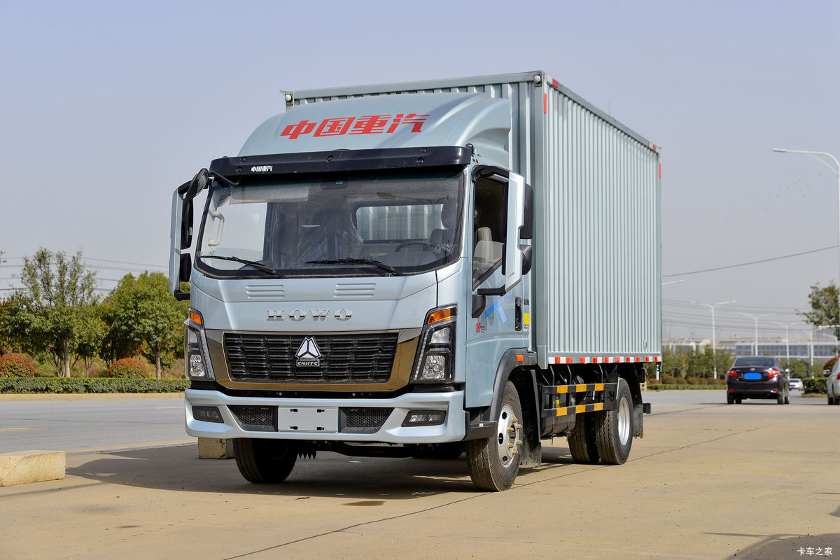中国重汽HOWO 统帅 151马力 4.15米单排厢式轻卡(法士特8档)
