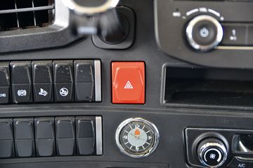 �й�����HOWO ͳ˧ 170���� 4.15�׵�����ʽ�Ῠ(��ʿ��8��)ͼƬ