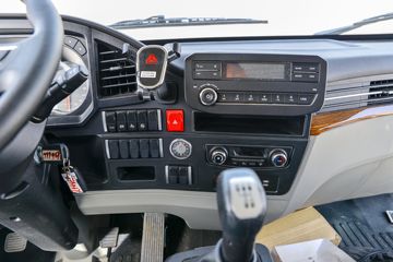 �й�����HOWO ͳ˧ 170���� 4.15�׵�����ʽ�Ῠ(��ʿ��8��)ͼƬ