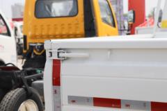 福田 奥铃M卡 1.6L 122马力 汽油 3.815米单排栏板小卡