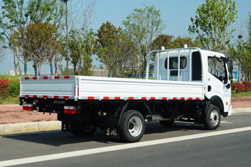  K5 2.0L 150  4.02׵Ῠ(EQ1037S26QE)ͼƬ