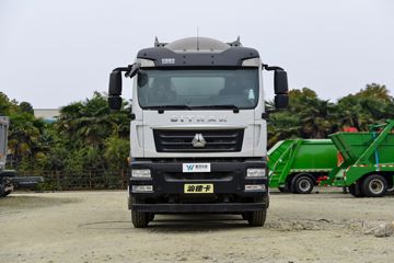 重汽汕德卡底盘&nbsp;粉粒物料运输车外观图片