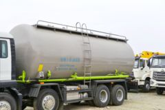 中国重汽 汕德卡C5H 350马力 8X4 低密度粉粒物料运输车(国六)(华威驰乐牌)(SGZ5310GFLZZ6C5)