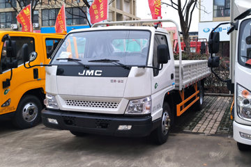 江铃 顺威宽体 127马力 4.1米单排栏板轻卡(国六)(气刹)(速比4.875)(JX1042TGC26)