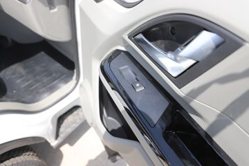 �������� ��R 1.6L 122���� ���� 3.85�׵�������΢��(YTQ1031PHQ331)ͼƬ