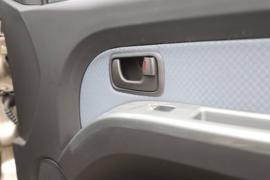 五菱荣光EV&nbsp;电动封闭厢货驾驶室图片