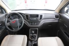 五菱 宏光V 2022款 劲取版 99马力 1.5L 汽油 5座面包车(国六)