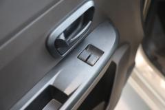 五菱 宏光V 2022款 劲取版 99马力 1.5L 汽油 5座面包车(国六)