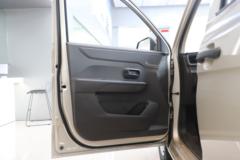 五菱 宏光V 2022款 劲取版 99马力 1.5L 汽油 5座面包车(国六)