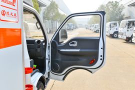 东风途逸底盘&nbsp;液化气体运输车驾驶室图片