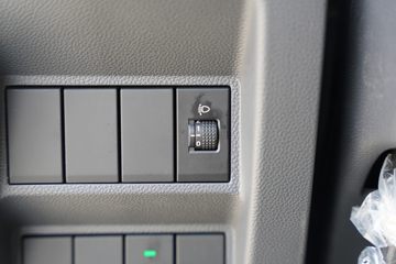  D5  2.0L 127 CNG 4.17׵Ῠ(EQ1030S3TNE)ͼƬ