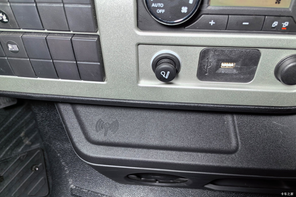 �������ó� ����KL�ؿ� 520���� 6X4 LNGǣ����(Һ��)��ʻ��                                               