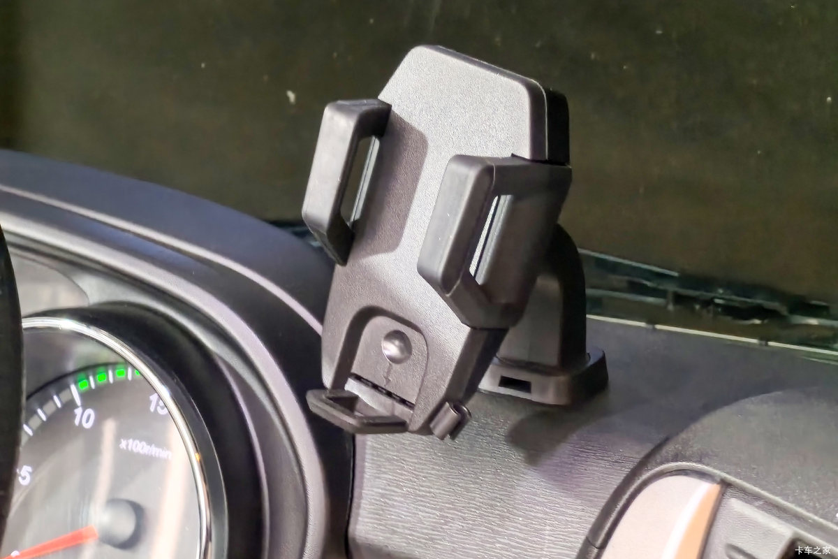 �������ó� ����KL�ؿ� 520���� 6X4 LNGǣ����(Һ��)��ʻ��                                               