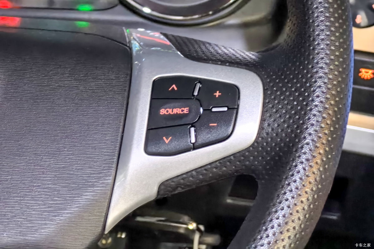 �������ó� ����KL�ؿ� 520���� 6X4 LNGǣ����(Һ��)��ʻ��                                               