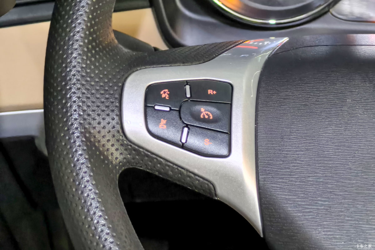 �������ó� ����KL�ؿ� 520���� 6X4 LNGǣ����(Һ��)��ʻ��                                               