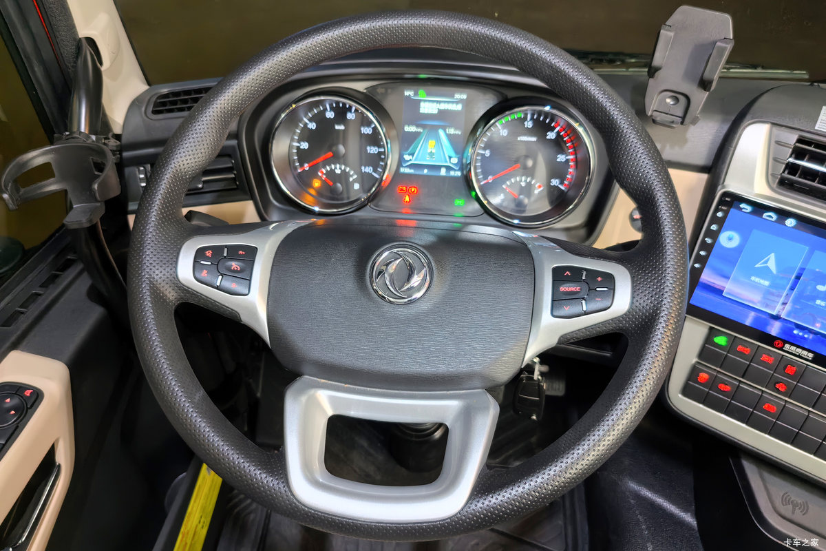 �������ó� ����KL�ؿ� 520���� 6X4 LNGǣ����(Һ��)��ʻ��                                               