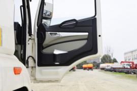 重汽豪沃(HOWO)底盘&nbsp;粉粒物料运输车驾驶室图片