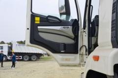 中国重汽 HOWO N5G 350马力 8X4 低密度粉粒物料运输车(华威驰乐牌)(SGZ5311GFLZZ6N)