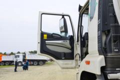 中国重汽 HOWO N5G 350马力 8X4 低密度粉粒物料运输车(华威驰乐牌)(SGZ5311GFLZZ6N)