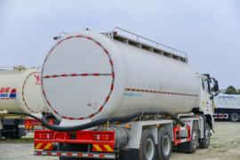 重汽豪沃(HOWO)底盘&nbsp;粉粒物料运输车上装图片