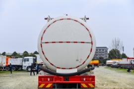 重汽豪沃(HOWO)底盘&nbsp;粉粒物料运输车上装图片