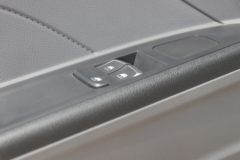 江铃 乐行E路达 7.3T 4X2 6.8米纯电动厢式载货车100.46kWh