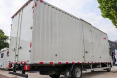 江铃 乐行E路达 7.3T 4X2 6.8米纯电动厢式载货车100.46kWh