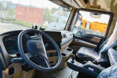 中国重汽 HOWO TX重卡 25T 6X4换电式纯电动牵引车(ZZ4257V384GZ1SBEV35)350kWh