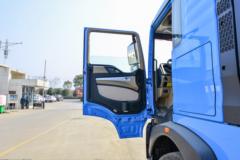 中国重汽 HOWO TX重卡 25T 6X4换电式纯电动牵引车(ZZ4257V384GZ1SBEV35)350kWh