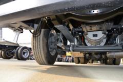 中国重汽 HOWO TX重卡 25T 6X4换电式纯电动牵引车(ZZ4257V384GZ1SBEV35)350kWh