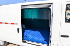 SRM鑫源 E3L 2024款定制豪华型 3T 4.9米纯电动封闭货车41.86kWh