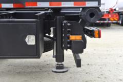 东风商用车 天锦VR 230马力 4X2 背罐车(华威驰乐牌)(SGZ5180ZBGDF6)