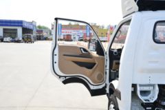 蓝擎汽车 凌R 高配版 1.6L 122马力 汽油 3.7米单排厢式微卡(YTQ5031XXYPHQ331)