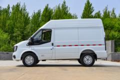 江铃汽车 福顺 2023款 146马力 2.0T柴油 3座 自动 短轴中高顶厢式运输车