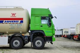 中国重汽成都商用车底盘&nbsp;粉粒物料运输车外观图片