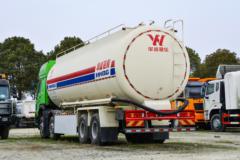 中国重汽成都商用车 豪沃V7 400马力 8X4 低密度粉粒物料运输车(华威驰乐牌)(SGZ5310GFLZZ6W)