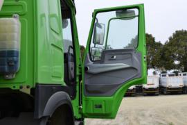 中国重汽成都商用车底盘&nbsp;粉粒物料运输车驾驶室图片