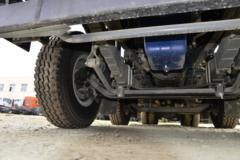 中国重汽成都商用车 豪沃V7 400马力 8X4 低密度粉粒物料运输车(华威驰乐牌)(SGZ5310GFLZZ6W)