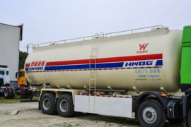 中国重汽成都商用车底盘&nbsp;粉粒物料运输车上装图片