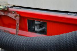 中国重汽成都商用车底盘&nbsp;粉粒物料运输车上装图片