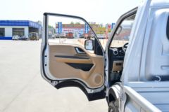 蓝擎汽车 凌R 高配版 1.6L 122马力 汽油 4.03米单排栏板微卡(YTQ1031PHQ331)